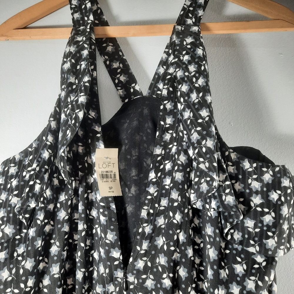 LOFT black,  gray & white floral romper Sz SP - Picture 5 of 7
